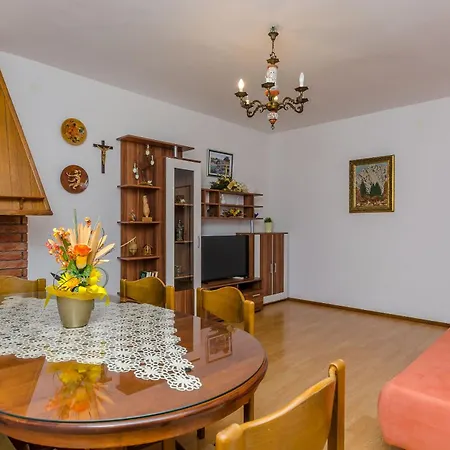 Pine Haven 아파트 트로기르